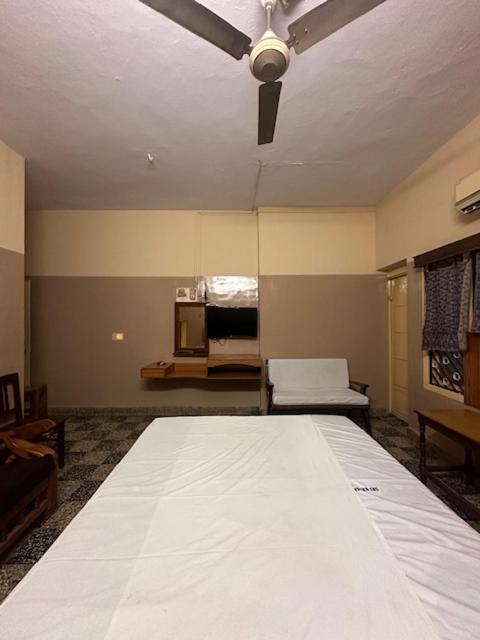 Отель Sri Krishna Residency Веллуру Экстерьер фото